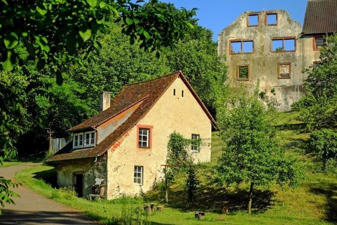 Warunki mieszkaniowe jednym z trzech głównych problemów Polaków