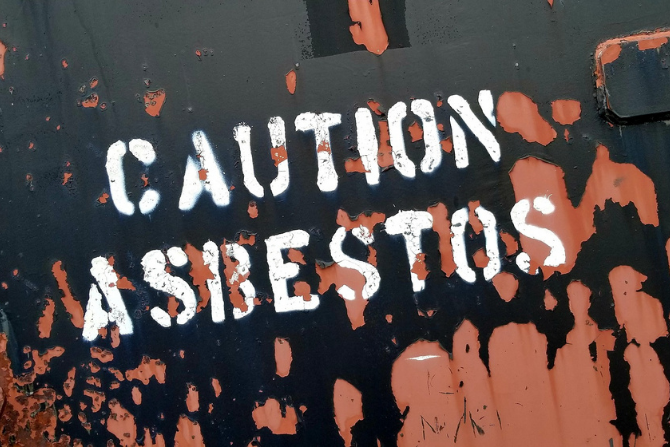 Budynki skażone azbestem to nadal problem w UE