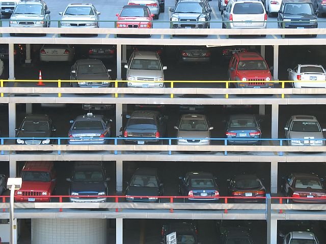 Łódź: większy parking na Manhattanie