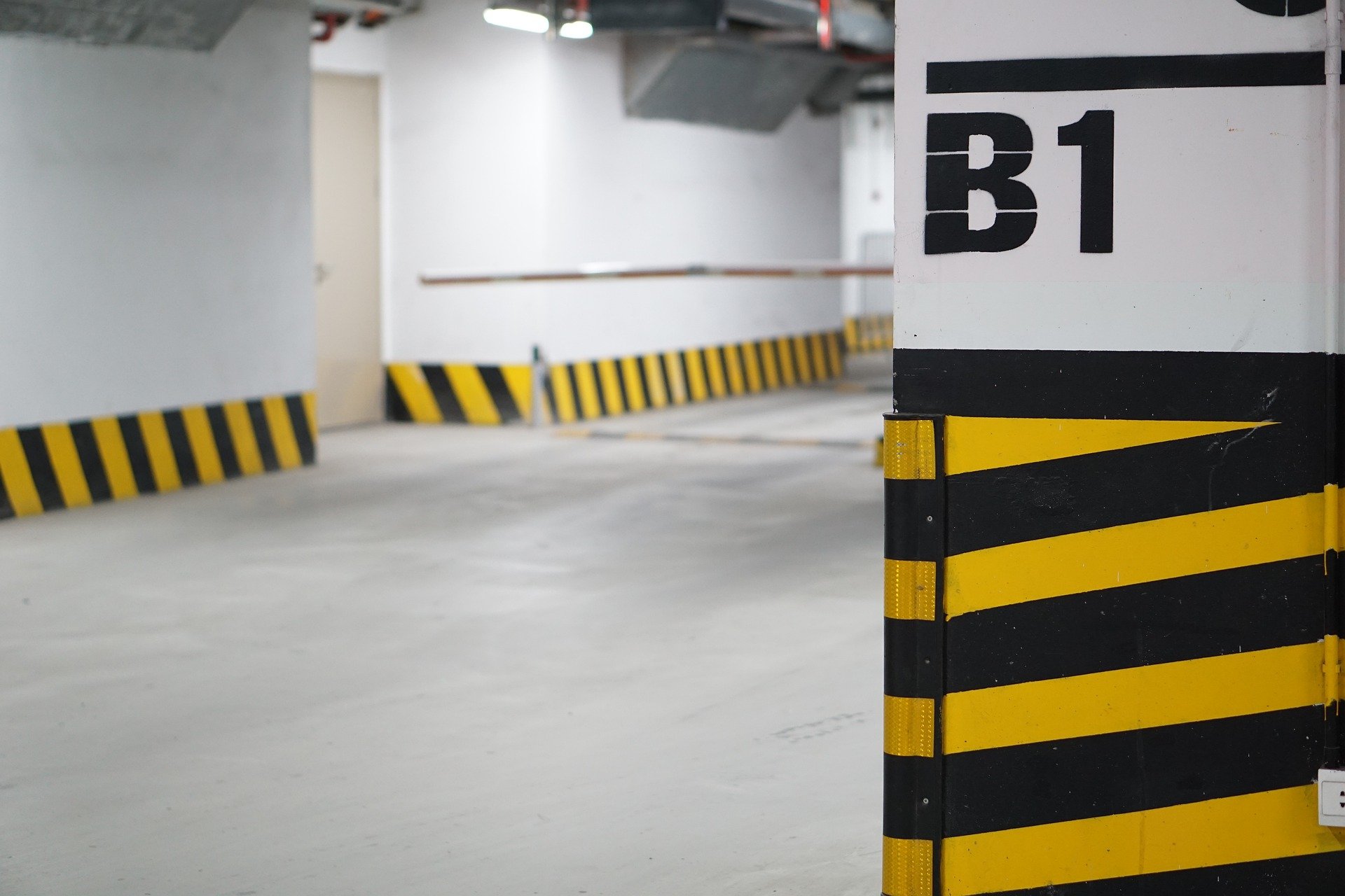 Czy umieszczenie stacji ładowania samochodów elektrycznych w garażach podziemnych jest bezpieczne?