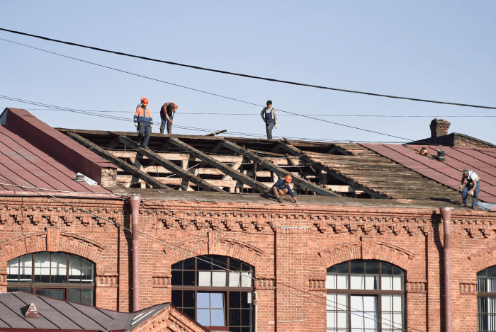 Remont dachu po wichurze a ubezpieczenie