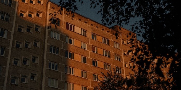 Brak prądu, ciepła i wody w budynku. Jak przygotować mieszkańców na awarię?