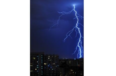 Kto zapłaci za sprzęt zniszczony podczas burzy?, sxc.hu