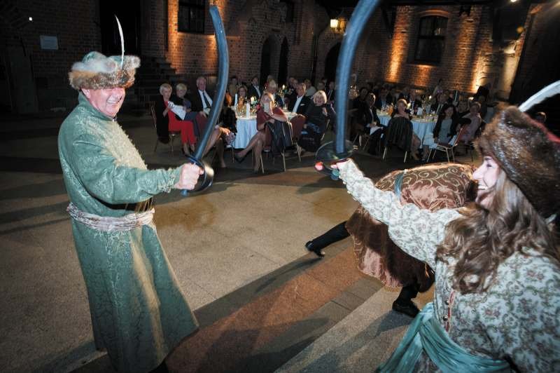 Wręczeniu nagród towarzyszyło zwiedzanie zamku w Gniewie i część rozrywkowo-artystyczna „Szabla i kielich”.