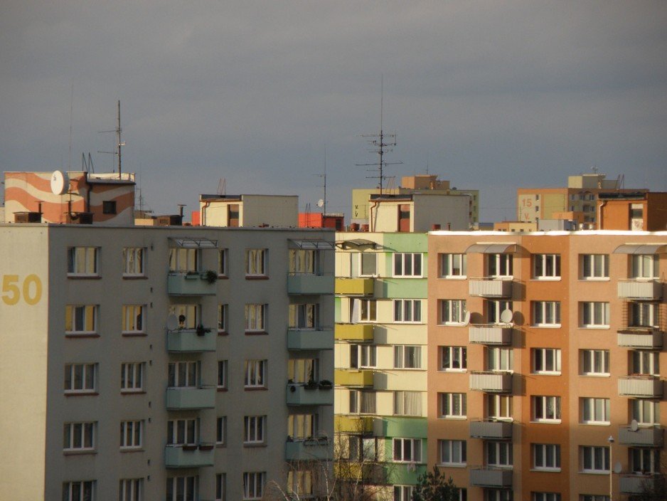 Jak naprawić cieknącą rurę w ścianie?
Pixabay