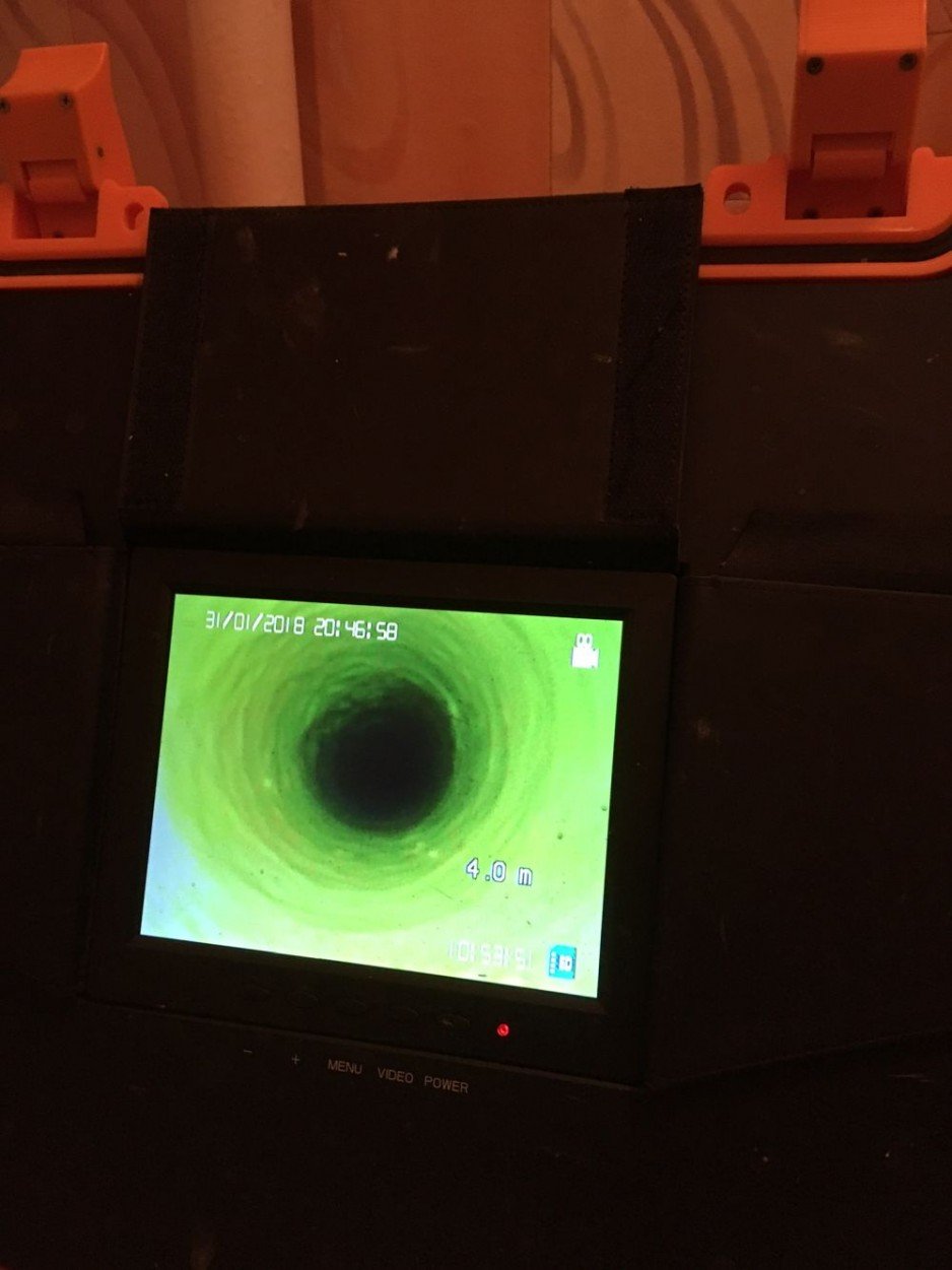 Widok z kamery na rurę kanalizacyjną po nałożeniu polimeru ElastoFlake
