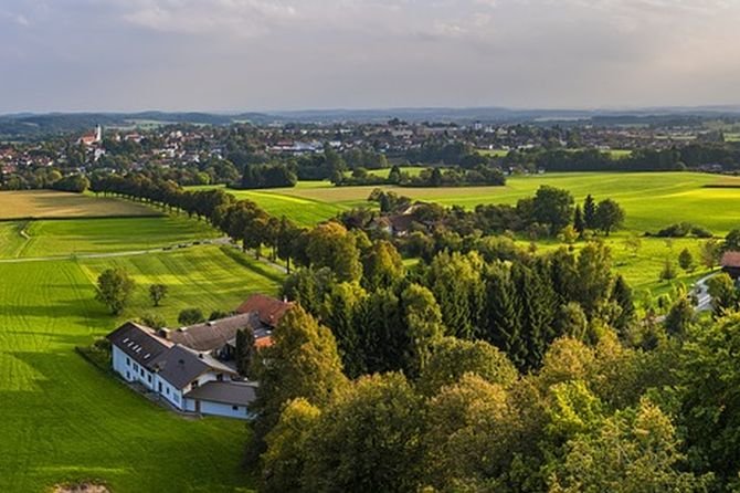 Polacy chcą mieszkać na wsi; pixabay