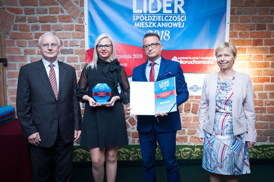 Ewa Sommerfeld, wiceprezes zarządu, i Mieczysław
Serocki, wiceprezes zarządu SM „Kociewie”
w Starogardzie Gdańskim