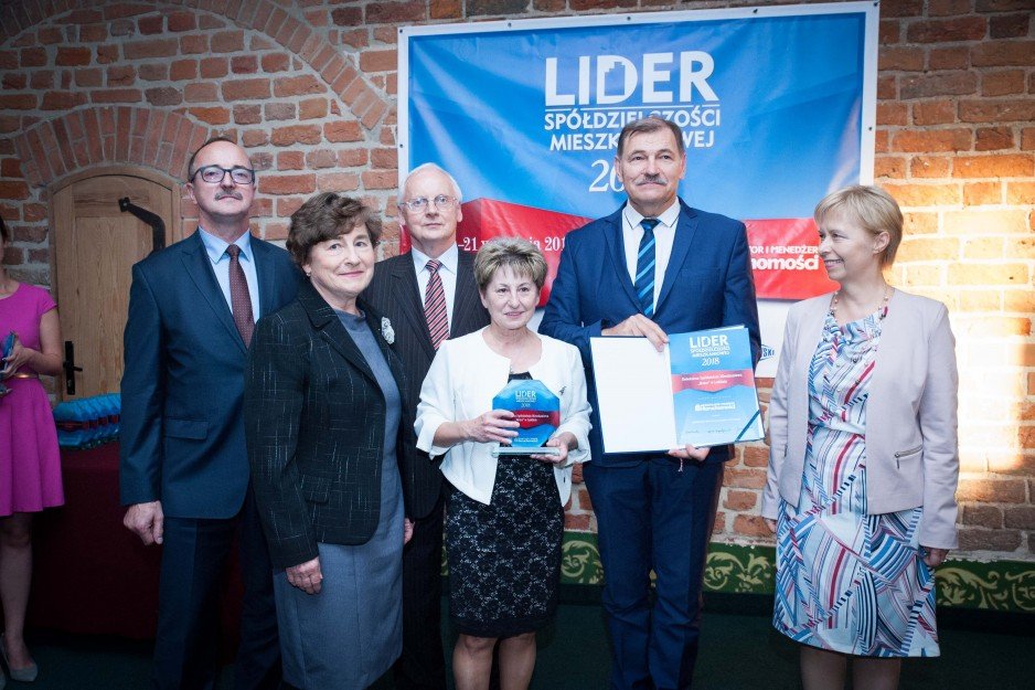 Piotr Wiechnik, wiceprezes, i Janusz Szacoń, prezes
zarządu, oraz Urszula Chawraj i Irena Malesa z rady
nadzorczej RSM „Motor” w Lublinie