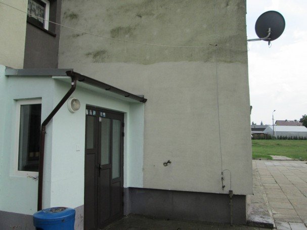 Nieestetyczne naloty na elewacjach – jakie są przyczyny i jak zapobiegać powstawaniu?