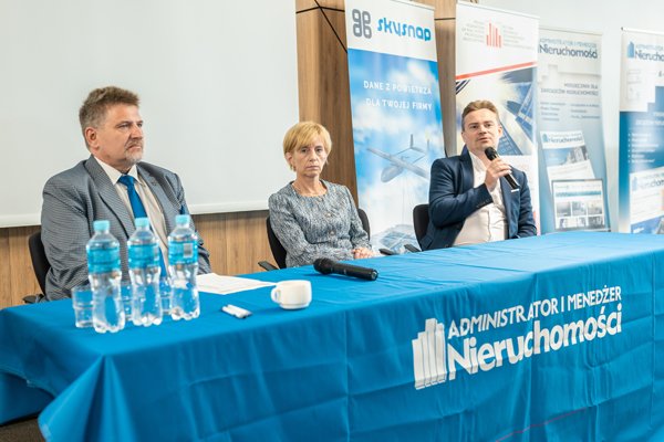 uczestnicy panelu dyskusyjnego