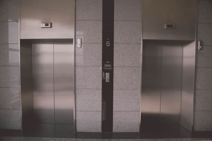 Jaką wybrać windę do budynku wielolokalowego? Fot. Pixabay