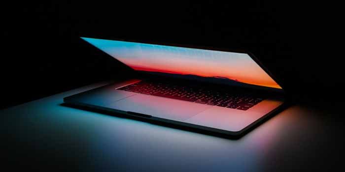 Fora internetowe sp&oacute;łdzielni oraz wsp&oacute;lnot mieszkaniowych a odpowiedzialność administratora; fot. unsplash