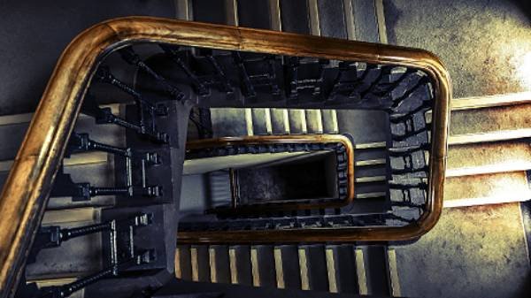 Ochrona przed hałasem dobiegającym z klatek schodowych, fot. pixabay
