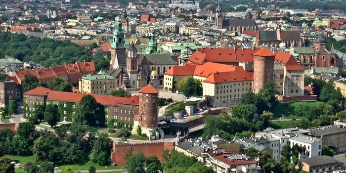 Krakowscy radni zdecydowali o 10-procentowym wzroście podatku od nieruchomości w 2023 roku.