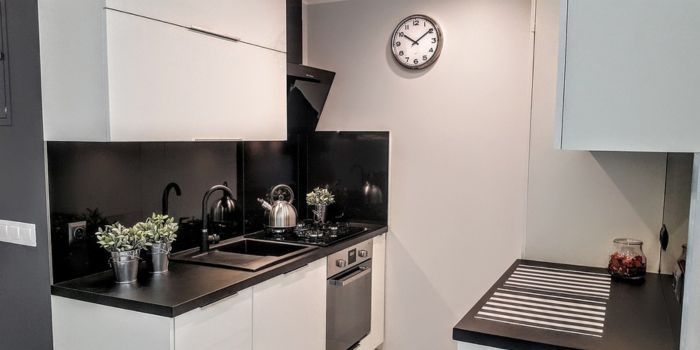 Z aneksu kuchennego znajdującego się w pokoju mieszkalnym mogą korzystać wyłącznie osoby w nim zamieszkujące. Fot. Pixabay