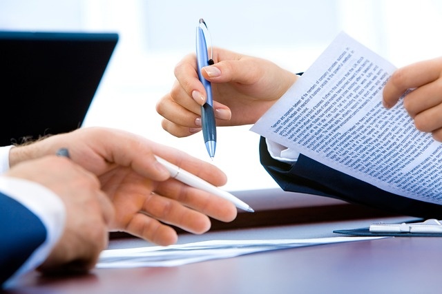 Sporządzenie aktu notarialnego na podstawie sfałszowanego dokumentu, fot. pixabay