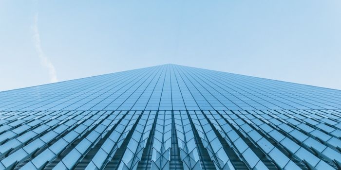 Wieżowce, kt&oacute;rych ściany często w całości stanowią okna, mogłyby za ich pomocą generować energię. Fot. Pixabay