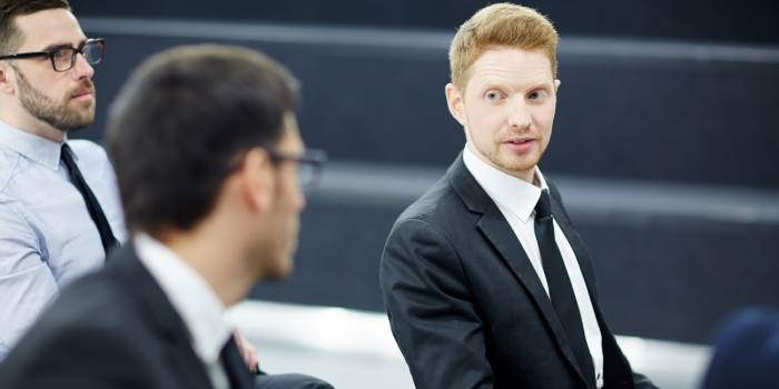 Korzystanie z uprawnienia głosowania jeden właściciel &ndash; jeden głos może budzić zastrzeżenia czy też kontrowersje, szczeg&oacute;lnie ze względu na dość swobodną interpretację co do stosowania tej formy głosowania, fot. Freepik