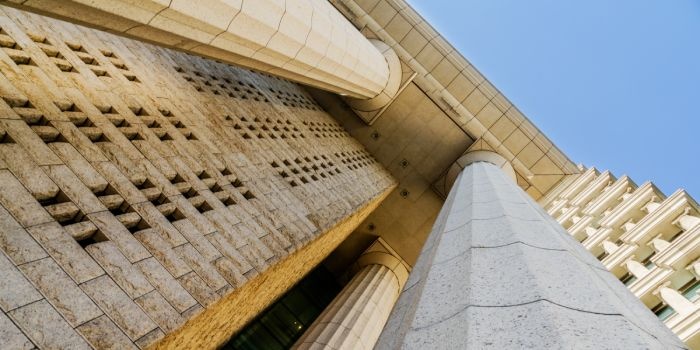 TSUE&nbsp;jednoznacznie wskazał, że samo oparcie oprocentowania na regulowanym wskaźniku referencyjnym nie może prowadzić do uznania klauzuli za nieuczciwą, fot. Freepik
