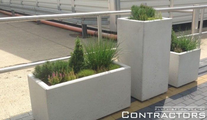 Donice betonowe do ogrodu, na skwer i osiedle &ndash; zalety i zastosowanie. Fot. Contractors
