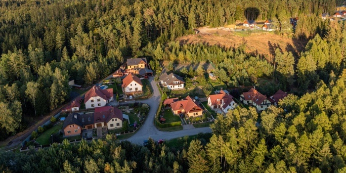 Z punktu widzenia przepis&oacute;w istotne jest nie samo wykonanie podjazdu, lecz jego wpływ na stosunki wodne, fot. Magnific