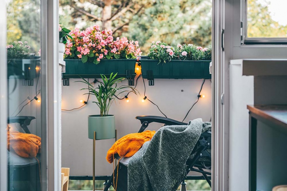 Balkon w bloku jesienią 
